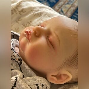 New born bay Head Material: Vinyl
Age: Newborn (0-2 mo)New with so many detail